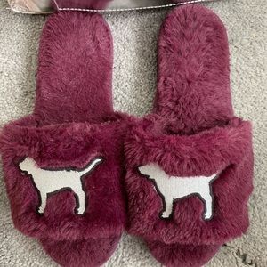 PINK/ VS SIZE SMALL SLIPPERS! 💗